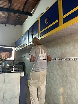 Snapshot of Leo_bunny_hot chatting on November 3, 7:26 pm Leo bunny hot online show from November 3, 7:26 pm