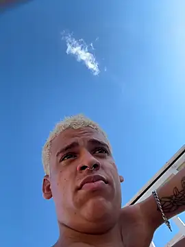 Snapshot of Leo_bunny_hot chatting on November 6, 7:26 pm Leo bunny hot online show from November 6, 7:26 pm