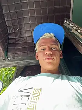 Snapshot of Leo_bunny_hot chatting on November 9, 8:29 pm Leo bunny hot online show from November 9, 8:29 pm