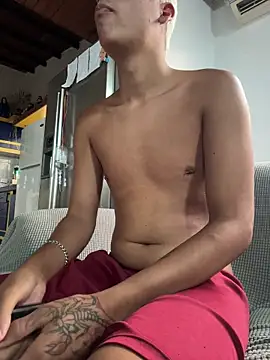 Snapshot of Leo_bunny_hot chatting on December 19, 8:38 pm Leo bunny hot online show from December 19, 8:38 pm