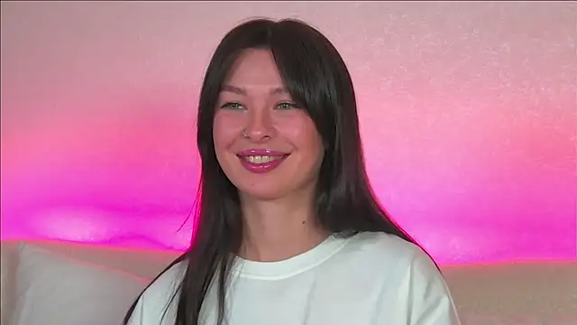 Snapshot of AlexandraBloom chatting on January 19, 5:05 am AlexandraBloom online show from January 19, 5:05 am