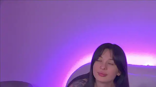 Snapshot of AlexandraBloom chatting on February 9, 3:32 am AlexandraBloom online show from February 9, 3:32 am