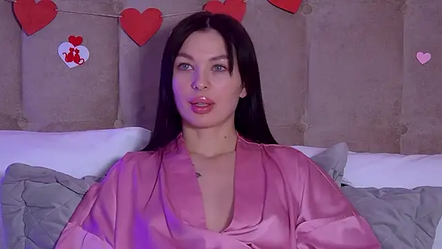 Snapshot of AlexandraBloom chatting on February 13, 12:35 am AlexandraBloom online show from February 13, 12:35 am