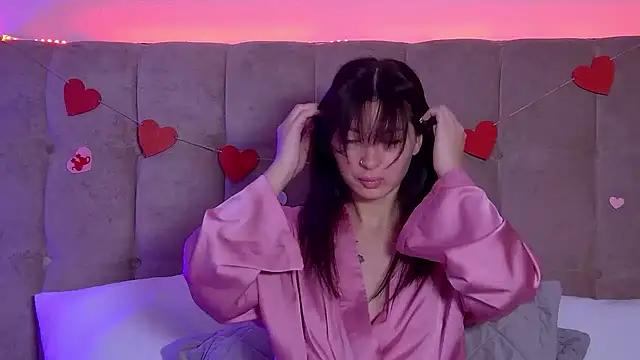 Snapshot of AlexandraBloom chatting on February 13, 5:26 am AlexandraBloom online show from February 13, 5:26 am