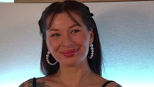 Snapshot of AlexandraBloom chatting on February 21, 3:45 am AlexandraBloom online show from February 21, 3:45 am