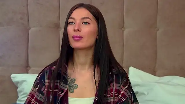 Snapshot of AlexandraBloom chatting on October 23, 7:12 pm AlexandraBloom online show from October 23, 7:12 pm