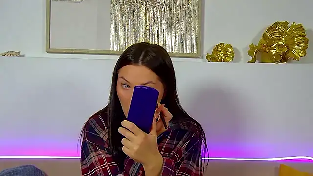 Snapshot of AlexandraBloom chatting on November 6, 6:20 pm AlexandraBloom online show from November 6, 6:20 pm