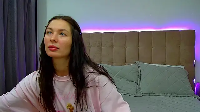 Snapshot of AlexandraBloom chatting on November 13, 6:18 pm AlexandraBloom online show from November 13, 6:18 pm