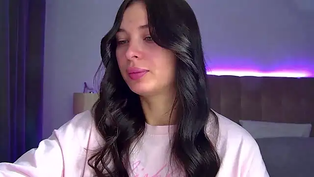 Snapshot of AlexandraBloom chatting on November 17, 6:24 pm AlexandraBloom online show from November 17, 6:24 pm