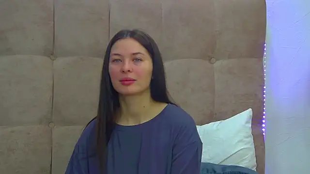 Snapshot of AlexandraBloom chatting on November 28, 6:32 pm AlexandraBloom online show from November 28, 6:32 pm