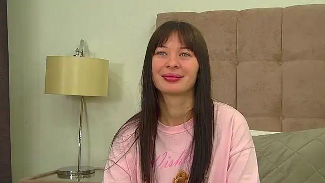 AlexandraBloom online show from February 5, 6:23 pm