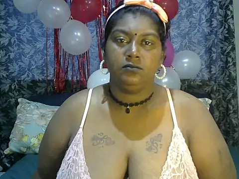 Snapshot of indiansuga chatting on February 13, 4:32 am indiansuga online show from February 13, 4:32 am