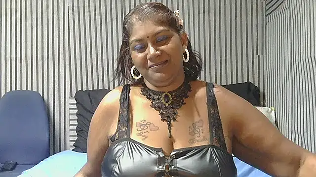 Snapshot of indiansuga chatting on December 17, 5:19 pm indiansuga online show from December 17, 5:19 pm