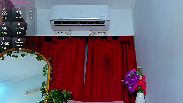 Snapshot of Ladanny_ chatting on December 10, 5:28 am Ladanny online show from December 10, 5:28 am