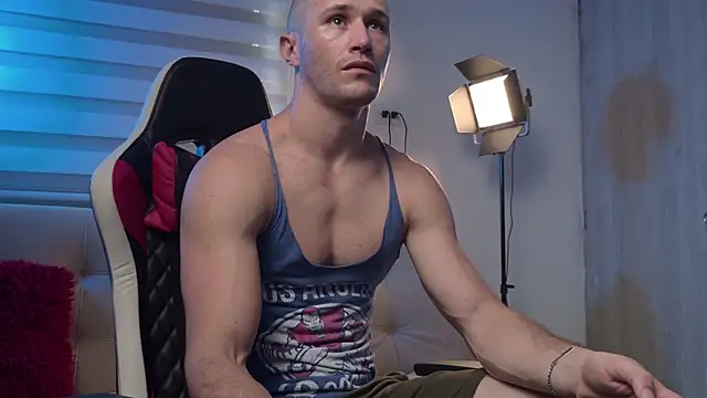 AxelFairchaild online show from May 12, 1:19 pm