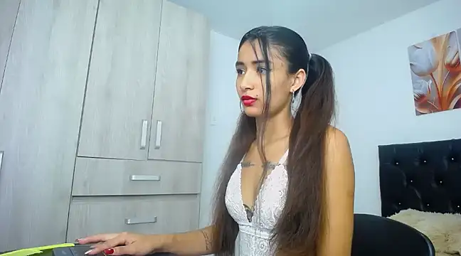 Snapshot of conni_f00x chatting on January 4, 12:27 pm conni f00x online show from January 4, 12:27 pm