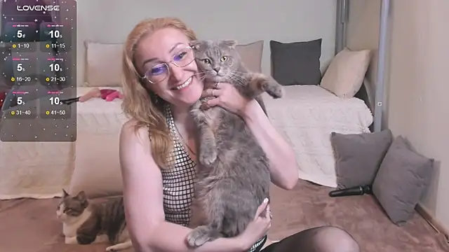 Snapshot of MadissonKiss chatting on May 7, 1:55 am MadissonKiss online show from May 7, 1:55 am