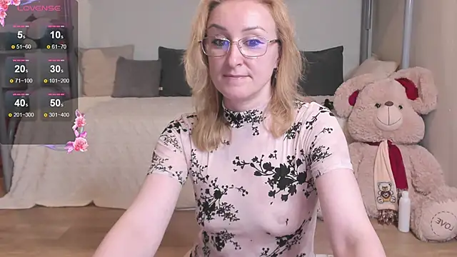 Snapshot of MadissonKiss chatting on June 28, 6:58 pm MadissonKiss online show from June 28, 6:58 pm