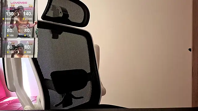 Snapshot of Cristopher23_ chatting on October 22, 2:50 pm Cristopher23 online show from October 22, 2:50 pm