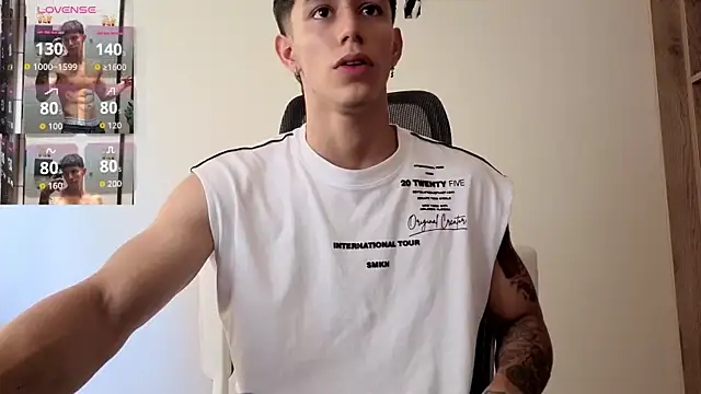 Snapshot of Cristopher23_ chatting on October 24, 5:31 pm Cristopher23 online show from October 24, 5:31 pm