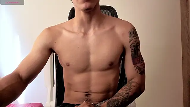 Snapshot of Cristopher23_ chatting on October 28, 1:58 pm Cristopher23 online show from October 28, 1:58 pm