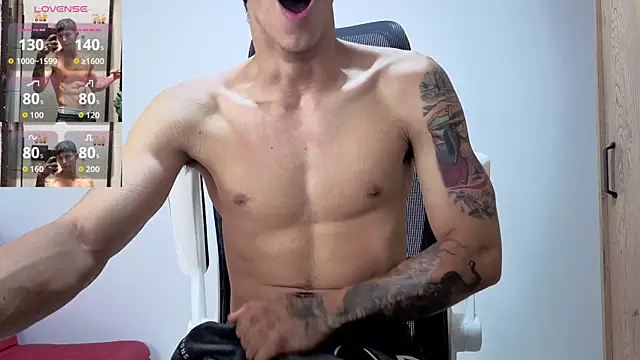 Snapshot of Cristopher23_ chatting on November 17, 11:38 am Cristopher23 online show from November 17, 11:38 am