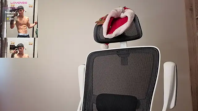 Snapshot of Cristopher23_ chatting on December 2, 1:17 pm Cristopher23 online show from December 2, 1:17 pm