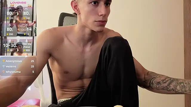 Snapshot of Cristopher23_ chatting on December 3, 1:42 pm Cristopher23 online show from December 3, 1:42 pm