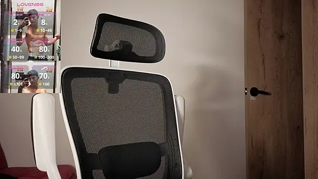 Snapshot of Cristopher23_ chatting on December 15, 9:35 am Cristopher23 online show from December 15, 9:35 am