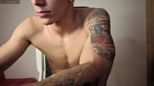 Snapshot of Cristopher23_ chatting on December 16, 9:36 am Cristopher23 online show from December 16, 9:36 am