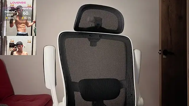 Snapshot of Cristopher23_ chatting on December 23, 10:57 am Cristopher23 online show from December 23, 10:57 am