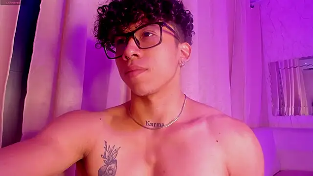 AkazaBoy  online show from November 21, 4:33 am