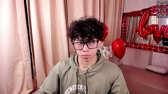 AkazaBoy  online show from February 18, 5:03 am