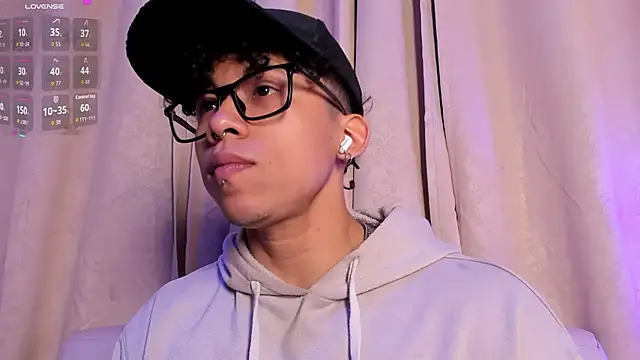 AkazaBoy  online show from March 18, 4:59 am