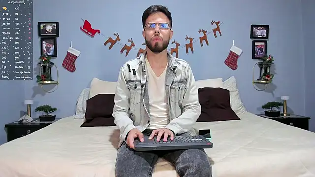 ETHAN ADAM online show from December 14, 10:18 pm