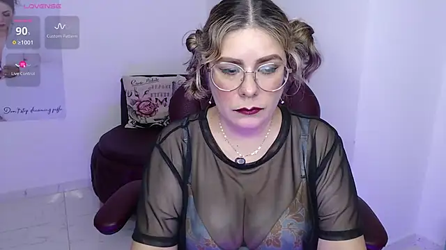 Serenay  online show from February 13, 11:26 pm