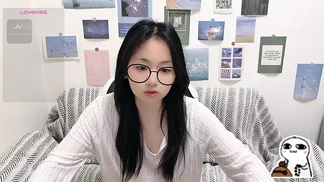 Snapshot of LiLiYbaby chatting on June 1, 6:48 am LiLiYbaby online show from June 1, 6:48 am
