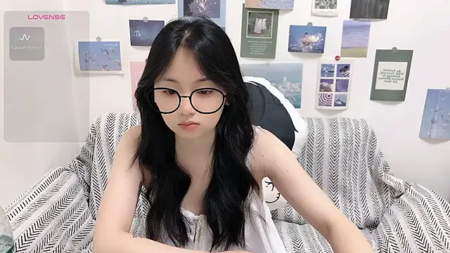 Snapshot of LiLiYbaby chatting on June 19, 6:51 am LiLiYbaby online show from June 19, 6:51 am
