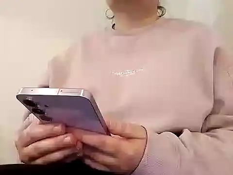 Snapshot of AalinnaK chatting on December 9, 6:57 pm AalinnaK online show from December 9, 6:57 pm