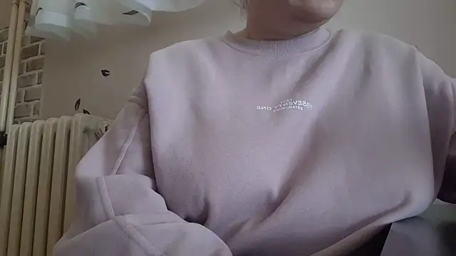 Snapshot of AalinnaK chatting on February 24, 10:04 am AalinnaK online show from February 24, 10:04 am