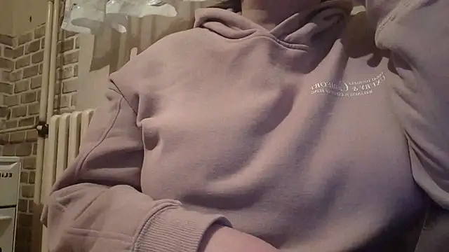 Snapshot of AalinnaK chatting on February 25, 11:11 pm AalinnaK online show from February 25, 11:11 pm