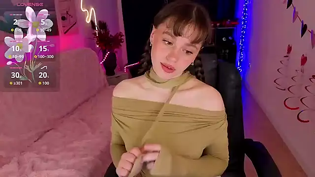 Emillias online show from May 13, 1:08 pm