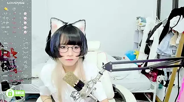 Snapshot of RassieRaph chatting on March 10, 4:03 pm RassieRaph online show from March 10, 4:03 pm