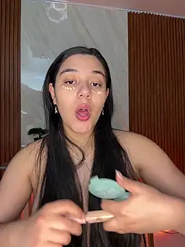 floriamANDjazmin online show from May 2, 7:19 pm
