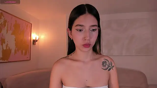 TaraLawrence online show from November 11, 2:33 am