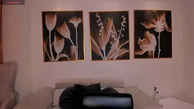 TaraLawrence online show from February 5, 3:33 am