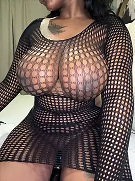 Snapshot of BeautyAuroa chatting on June 12, 5:56 pm BeautyAuroa online show from June 12, 5:56 pm