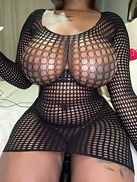 Snapshot of BeautyAuroa chatting on June 19, 5:17 pm BeautyAuroa online show from June 19, 5:17 pm