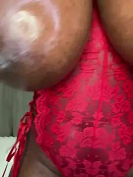 Snapshot of BeautyAuroa chatting on July 29, 6:17 pm BeautyAuroa online show from July 29, 6:17 pm