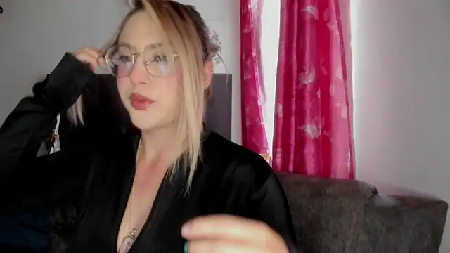 Snapshot of miss_julietaa chatting on October 21, 12:39 pm miss julietaa online show from October 21, 12:39 pm